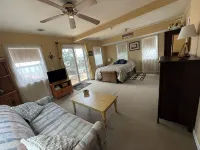 Private Lakefront! New May - June Savings. AC, Kayaks, Fishing, Pontoon Optional