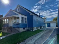 QUAINT 2BR LAKE COTTAGE 1 MINUTE WALK TO JET EXPRESS AND RESTAURANTS - 2-Star