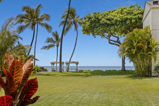 Ground Floor Beach Condo Spectacular Views AC in Bedroom 30 day Minimum Rental