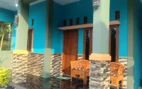 Penginapan Keluarga 215