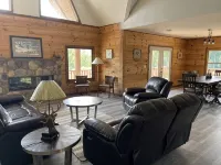 Newly Built Lodge Nestled in a Gorgeous Setting - Homestays