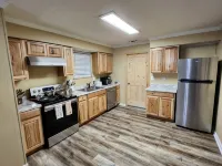 S2. Lakeside home in Historic Scottsboro - 3-Star