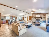 Custom Waterfront Cabin with Private Boat Dock - Homestays