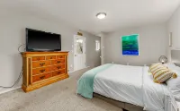 Luxury Durango Retreat, 5 Min to Downtown, Hot Tub, Views, Games, Pets Welcome!