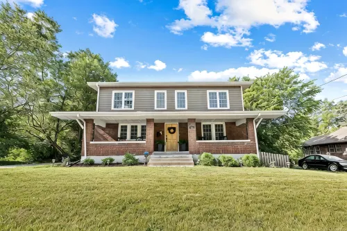Spacious & Cozy near Downtown ~ HotTub ~ Game Room - 3-Star