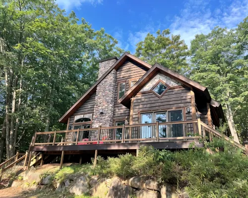 Family Lodge with Hot Tub, AC, Minutes to Lake Placid and Hiking, Pet Friendly Hotels in Jay