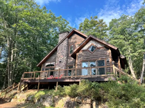 Family Lodge with Hot Tub, AC, Minutes to Lake Placid and Hiking, Pet Friendly