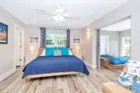 Large 4/3House - 7MIN WALK 2 BEACH!-Tiki, Heated Pool & Bikes Included