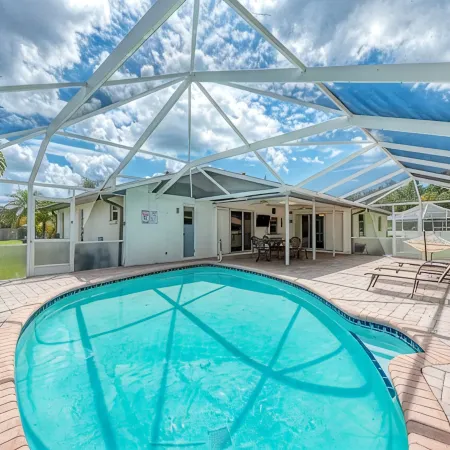 PAWS & PLAY: PET-FRIENDLY VACATION VENICE BEACH, SIESTA KEY SARASOTA FENCED YARD