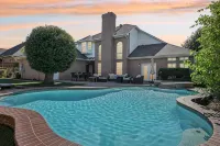 Luxurious, spacious, private- yet close to all of DFW's finest attractions. - Homestays