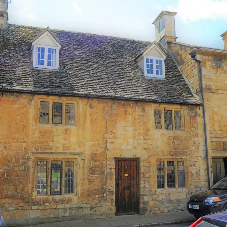 Pitchers is a Grade 11 Cotswold Stone House in the centre of Chipping Campden.