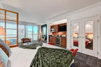 STRIP VIEW Premier King MGM Signature