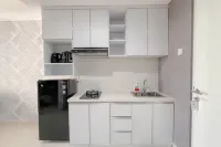 Grey Toned 1BR Apartment Tamansari Skylounge Makassar By Travelio - Apartments