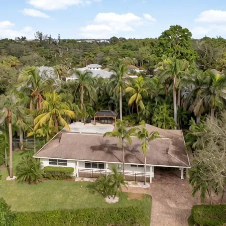 Tropical Retreat Pool Home close to Downtown & Naples Beaches