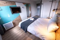 The Originals Access, Hôtel Clermont-Ferrand Nord - parking