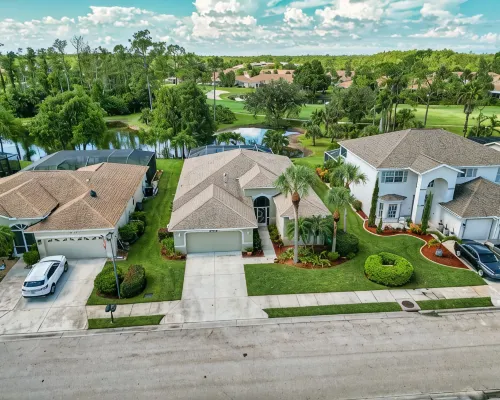 Gorgeous Stoneybrook Home with Private Pool, Lake, Golf Course, 2 King Beds! Hotels in Estero