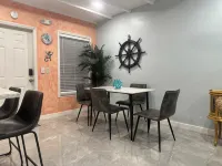 Cozy 2-BR 2-BA bungalow near beaches and  7-Mile Bridge - Pet Friendly! - 방갈로