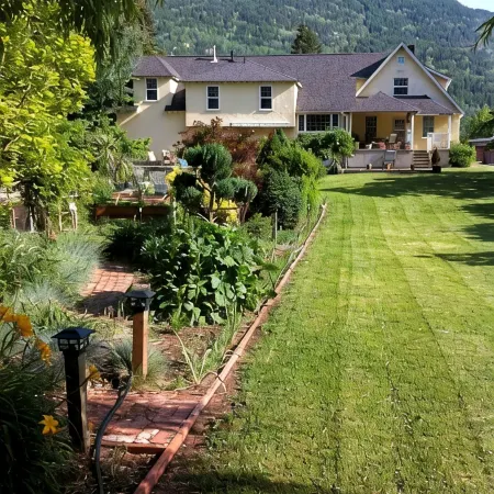 Genelle House B&B Guest House
