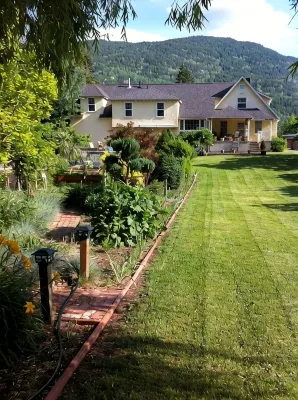 Genelle House B&B Guest House - Wifi