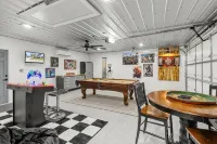 Large Game Room • Kayaks • No Steps • Waterfront - Gym