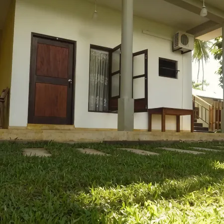 Traveller's Home Hotel