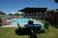 Canadas Best Value Inn St. Catharines - Swimmingpools