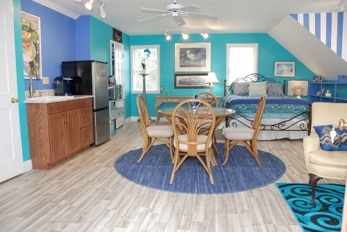 Walk to Downtown Mystic Premiere Carriage House Spacious Loft Apt—Very Private