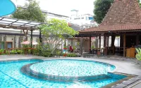 Hotel Sriti Magelang - Pools