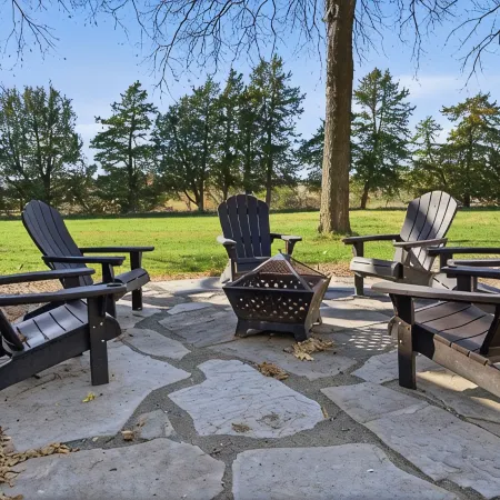 Relaxing Country Hideaway on the Edge of Lawrence - Minutes to Mass Street!