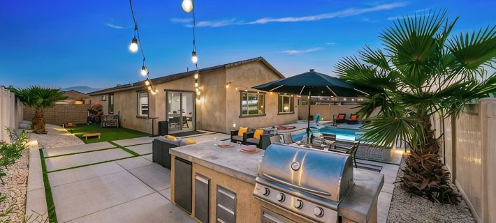 New Pool+Spa+Games+Large BBQ+Designer+Beautiful Hotels in Coachella