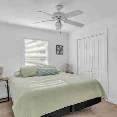House in Islamorada, in exclusive Venetian Shores. Rooms