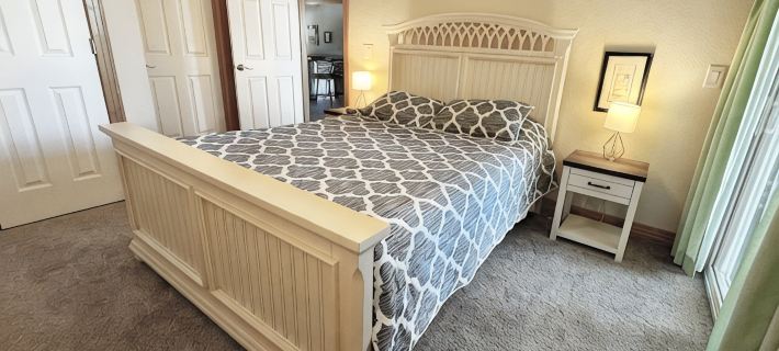 One level 4 Bedroom House with Pool, Large Docks, Canal Access - The Turtle Club Hotels in Kinnakeet