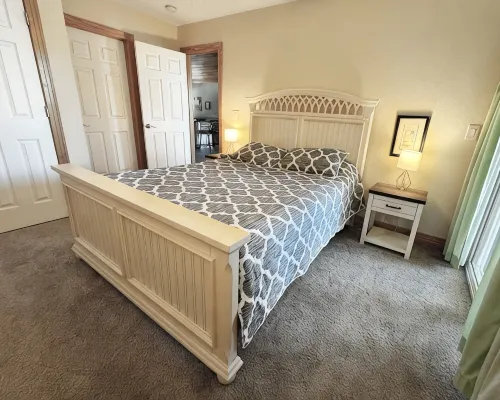One level 4 Bedroom House with Pool, Large Docks, Canal Access - The Turtle Club Hotels in Kinnakeet
