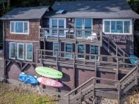 Vashon Modern Waterfront Retreat+Private Beach+BBQ+Firepit