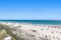 STUNNING 4TH FLOOR GULF FRONT CORNER UNIT with bunk beds - Beach