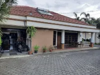 Hotel Winong Asri - parking