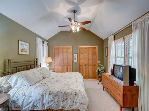 Carson's Run on Cedar Mountain--Cozy retreat with spectacular mountain views.