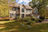 Mohawk Kudil in Poconos !Njoy Your spring with Hot Tub, Private Pool & Game Room Hoteles en 