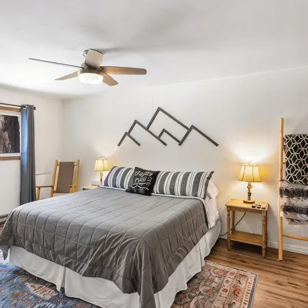 Charming 3-bedroom cabin with AC, WiFi in serene Idyllwild-Pine Cove