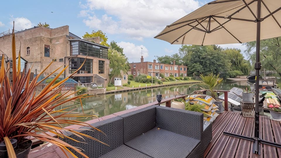 Central Cambridge Modern Solar Houseboat