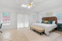 Welcome to Pool Azul! Guest House & Pool. Two King Size Beds.