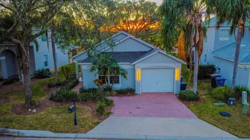 Home @ Orlando /Heated Pool/Lake View/Near Theme Parks/Golf Course/Pet Friendly!