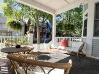 Spacious 3Br/2BA Townhome w/ Private Parking & Walkable East Side - ジャグジー