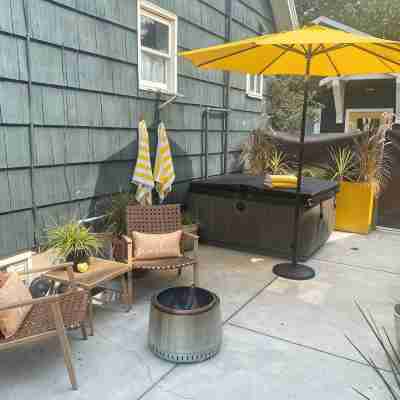 Stylish Guest Suite in Alberta Arts - New Hot Tub Too! Hotel Exterior