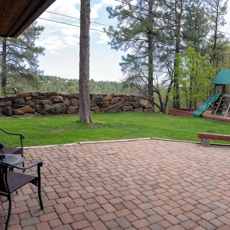 Awesome Custom-built Guesthouse In Quiet Downtown Location