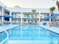 Baymont by Wyndham Tallahassee - Pool