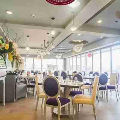 Queen Margarette Hotel - Downtown Dining/Meeting Rooms