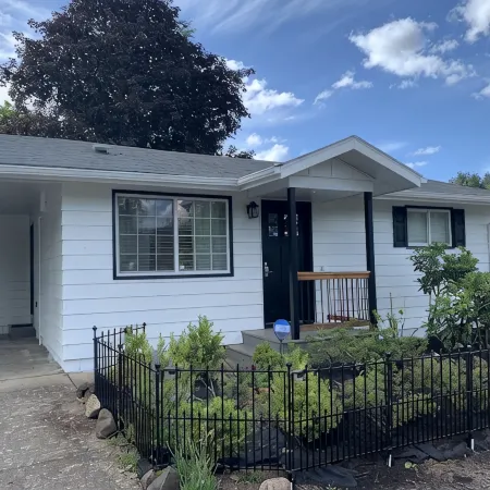 Super clean Home, Hot Tub & Walk to Downtown Low FEES A+ Reviews