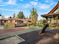 Luxury 4 bd/3ba Family Home near Ocean, Airport,  & Seattle XL yard w/sportcourt 布里恩住宿飯店