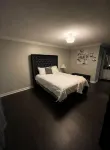 RE Stylish Condo By Mall Area - balcony